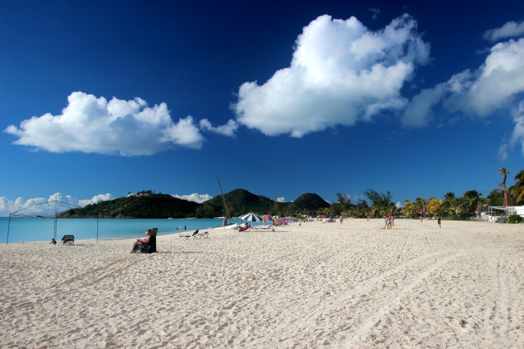 und gelangen zu diesem herrlichen Sandstrand