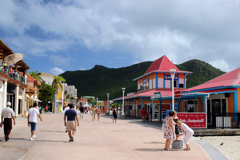 Die Strandpromenade von Philipsburg